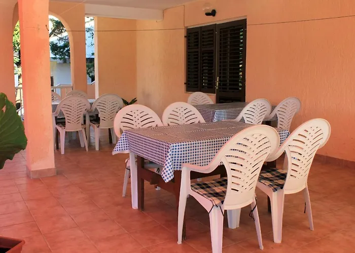 Double Mandre 3557b بيت ضيافة 3*