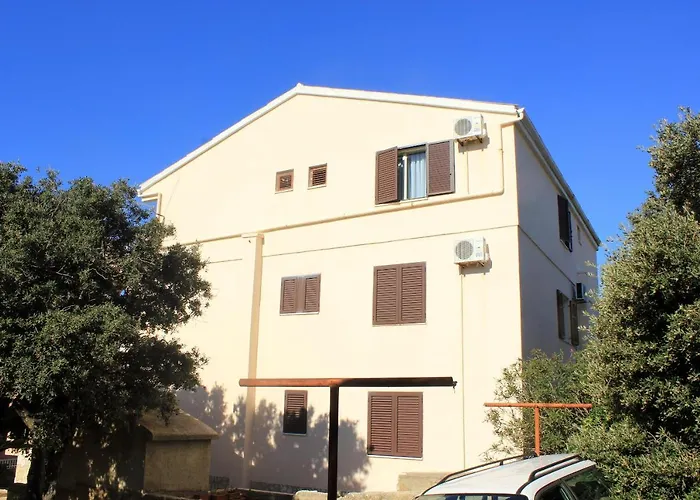 Double Mandre 3557b بيت ضيافة كولان